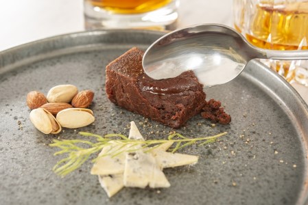 至高 ガトーショコラ スイーツ お菓子 ケーキ デザート ショコラ 濃厚 味わい ALBEDO アルベド チョコレート ギフト プレゼント 贈り物 高級 洋菓子 手作り 濃厚チョコ ビター 甘さ控えめ 贅沢 絶品 人気 おすすめ 専門店 215g 究極 絶妙 焼き加減 逸品 クーベルチュール 華やかな香り 優雅 口どけ 余韻 美味しい カカオ 発酵バター 朝産み卵