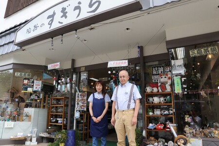 三島産 大房氏暦 手飯茶碗 大小 2個 陶器 飯茶碗 ペア 手作り 逸品 おしゃれ 和風 工芸美 贈答用 プレゼント 茶碗 お皿 陶器 口径 約11.5ｃｍ 高さ 約6cm 大小ペア 食器 伝統工芸 ギフト 贈り物 記念日 引き出物 結婚祝い 内祝い 三島市 静岡県