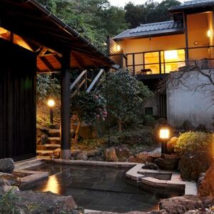 【ふるさと納税】伊東遊季亭川奈別邸 庭園露天風呂付特別室で三つの温泉を満喫 ペア宿泊券(1泊2食付)_伊東遊季亭川奈別邸 庭園露天風呂 ペア宿泊券_【1306263】