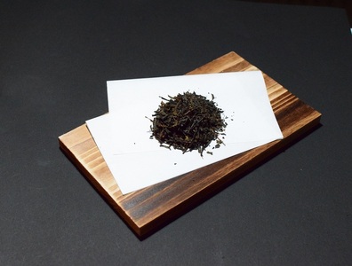 高級 和紅茶 「べにふうき」 2袋セット 影山製茶店 日本独自の紅茶品種 春摘み 優しい香り コク 纏まりのある味わい 芳醇な風味 新鮮 ティータイム おもてなし リラックス 手土産 ギフト 贈り物 富士市 [sf001-283]