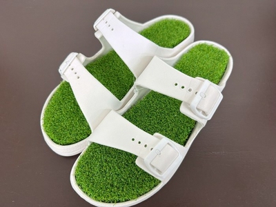 人工芝サンダル TURF SANDAL メンズ レディース ユニセックス 男女兼用 選べるサイズ M/L ホワイト 一足 職人手作り ハンドメイド 靴 くつ スリッパ エムズ 芝生 SDGs 再利用 端材 日用品 富士市 (1918)