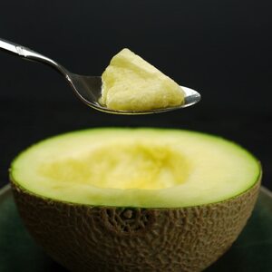 【桐箱入・名人メロン】山等級クラウンメロン 1玉 【通年出荷】_メロン 高級 ギフト_【配送不可地域:離島・北海道・沖縄県】【1416438】