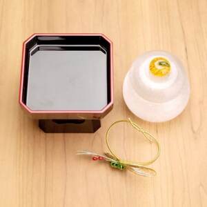 ムクガラス鏡餅【赤実松】黒塗三方台付き_装飾品・工芸品     雑貨・日用品  家具・インテリア _【1536333】