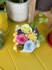 a13-056　プリザーブドフラワー【クリアケース入り】