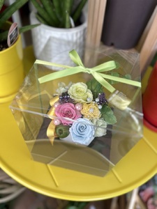 a13-056　プリザーブドフラワー【クリアケース入り】