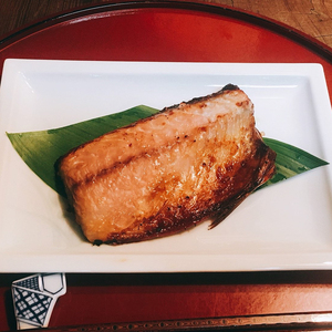 a15-446　岩清の「水産庁長官賞受賞の しめ鯖 と 鯖 焼物セット」
