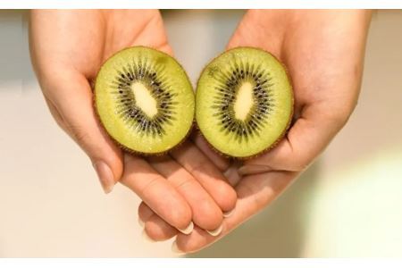 グリーンキウイ「ヘイワード」8~9個 国産キウイ 5882