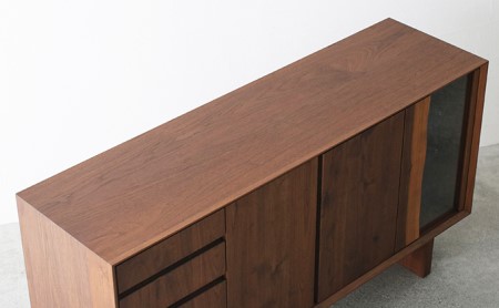 リビング キッチン ボード 収納 木製 無垢 ウォールナット ウォルナット ガラス 幅 150 奥行 42 秋山木工 家具 シンプル ナチュラル おしゃれ 国産 耳付き 日用品 静岡県 藤枝市  |    