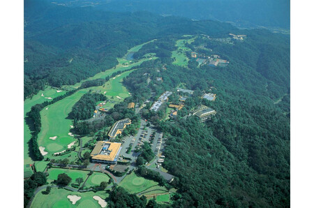 C-22　ゴルフプレー券【ラフォーレ修善寺＆カントリークラブ】《平日2名様》　