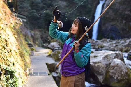 A-017　日本の滝100選「浄蓮の滝」を望む釣り体験!!あまご釣りに挑戦!!渓流釣り体験チケット入門編（2名様）