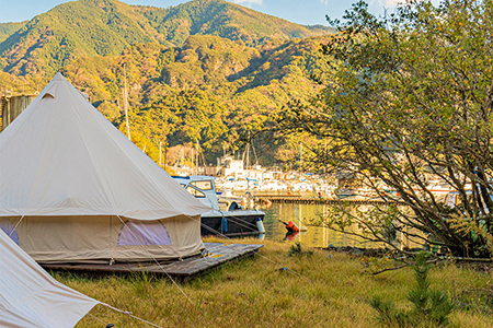 西伊豆の海沿いSeaside Base ARARI グランピング　１泊宿泊券１名様（素泊まり）[665002]