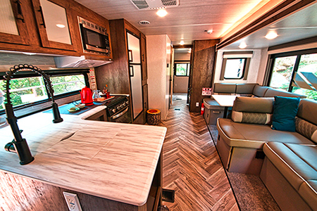 藤井わさび園のわさびビレッジ「トレーラーハウス宿泊補助券（3,000円分）」[741001]