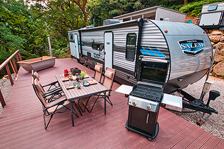 藤井わさび園のわさびビレッジ「トレーラーハウス宿泊補助券（3,000円分）」[741001]