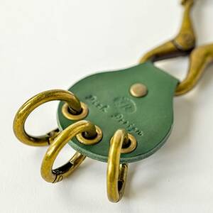 【ハンドメイド】レザーキーホルダー　スリーホールカラビナ(グリーン)_装飾品・工芸品  服飾小物 _【1474536】