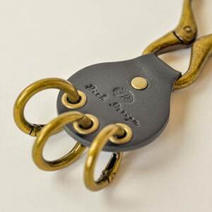 【ハンドメイド】レザーキーホルダー　スリーホールカラビナ(ブラック)_装飾品・工芸品  服飾小物 _【1474539】