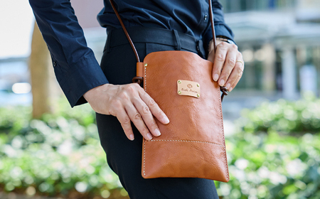 【ハンドメイド】やわら革サコッシュ(ブラウン)_装飾品・工芸品  服飾小物 _【1474551】