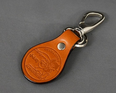 1B29　レザーキーホルダー【金太郎と仲良しクマちゃんが富士山に登るよ！】シルバー