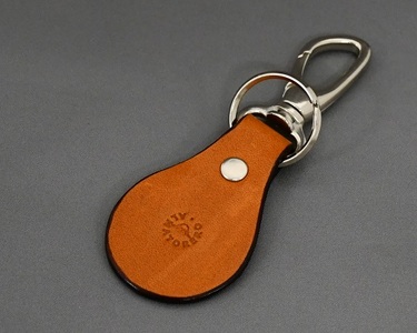 1B29　レザーキーホルダー【金太郎と仲良しクマちゃんが富士山に登るよ！】シルバー