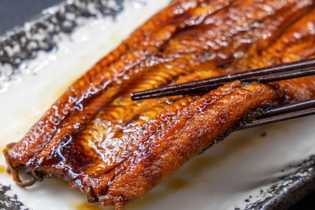 うなぎ 国産 静岡 定期便 蒲焼 長焼 約140g 4尾 6回 総計24尾 [静岡鰻販売 静岡県 吉田町 22424578]