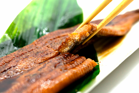 うなぎ 国産 静岡 定期便 蒲焼 長焼 約140g 4尾 6回 総計24尾 [静岡鰻販売 静岡県 吉田町 22424578]