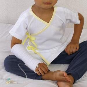 【日本製】点滴対応 両肩スナップ・肌着 サイズ120