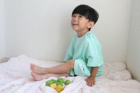 【日本製】点滴 X線検査対応 両肩スナップ・ねまき(グリーン)サイズ100