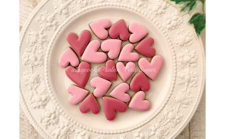 溢れる想いを詰め込んで ハートのクッキー缶