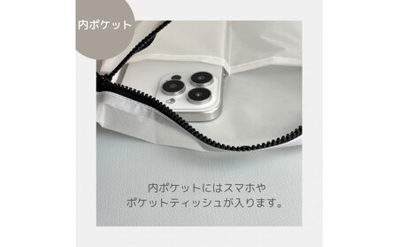 【白】雨の日にも！ポケット付き軽量ナイロンショルダーバッグ　サコッシュ　撥水ポシェット