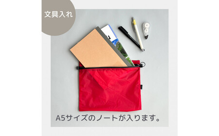 【赤】A5サイズが入る軽いナイロンフラットポーチ　旅行用　着替え