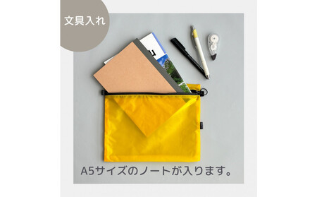 【黄色】A5サイズが入る軽いナイロンフラットポーチ　旅行用　着替え