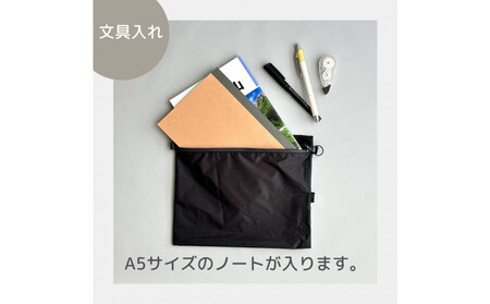 【黒】A5サイズが入る軽いナイロンフラットポーチ　旅行用　着替え