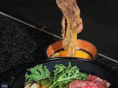 独自熟成　黒毛和牛　A5ロース　すき焼き肉