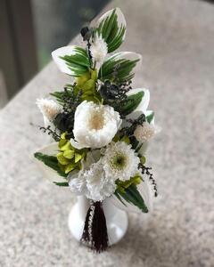 静謐な心を届けるお供え花 プリザーブドフラワー・静花（クリアケース入り）　ホワイト×グリーン