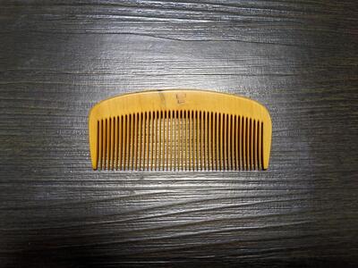 つげ櫛の櫛留商店　本つげ材とき櫛（細歯）袋付　※約８.２ｃｍ