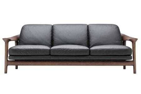 欧州の美意識を、日本の住まいへ。『BRIDGE』コレクションの3Pソファ 「ハンス・S・ヤコブセン」デザイン