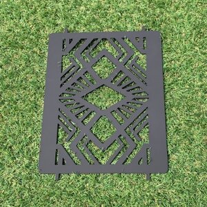 oka-d-artの黒皮鉄板 耐熱塗装Ver フラット バーナー五徳鉄板 デザイン1 アウトドアに【1513395】