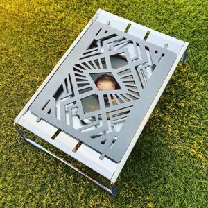 oka-d-artの黒皮鉄板 フラット バーナー五徳鉄板 アウトドア鉄板 ソロ鉄板 デザイン1【1407275】