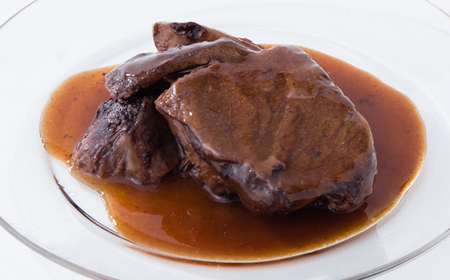 国産牛ほほ肉の赤ワイン煮込み　岡崎八丁味噌風味【配送不可地域：離島】【1410007】