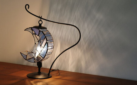 ステンドグラス テーブルランプ 月 ペールブルー S ランプ / Nijiiro Lamp[BBAD041]