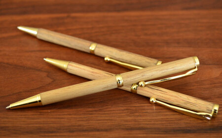 どんぐりの木のボールペン 1本 / 瀬戸市 / 【わたり工房】 / 文房具 ボールペン 木製 回転式 [BBAU002]