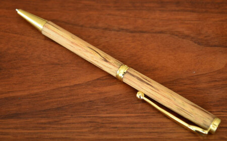 どんぐりの木のボールペン 1本 / 瀬戸市 / 【わたり工房】 / 文房具 ボールペン 木製 回転式 [BBAU002]