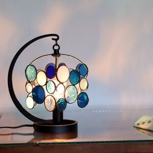 Nijiiro Lamp のステンドグラスのテーブルランプ チビ ブルー【1426054】