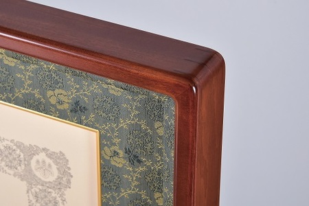 「額縁」勲記・勲章額　朱里桜/木地