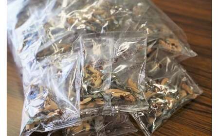 こざかなアーモンド 480g 小分け 16g × 30袋 定期便 3回 イワシ アーモンド カシューナッツ カルシウム DHA EPA オレイン酸 低糖質 ビタミン ミネラル 健康 おやつ おつまみ シュクレナッツ 愛知県 碧南市 送料無料 H059-135