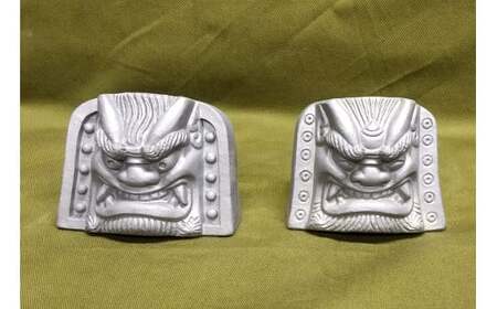 伝統工芸士の鬼師が作る【守護鬼瓦シリーズ】 見守り守護鬼面(自立型) 睨み・笑い 計２体セット 開運 魔除 三州鬼瓦 工芸品 H064-033