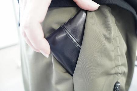 やわらかい本革「ポケットティッシュケース」２個セット 革 ティッシュ ポケットティッシュ 黒 茶 ブラック キャメル 子牛 カーフレザー 薄い 軽い やわらかい 本革 ティッシュカバー H066-064