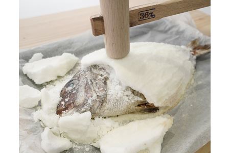 No.260 手包み鯛の塩釜1尾（天然鯛）CAS冷凍で新鮮！赤飯とハマグリ4人分つき