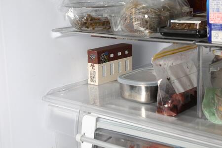 冷凍庫にも使える 炭の効能 冷蔵庫脱臭剤 4個パック×6セット