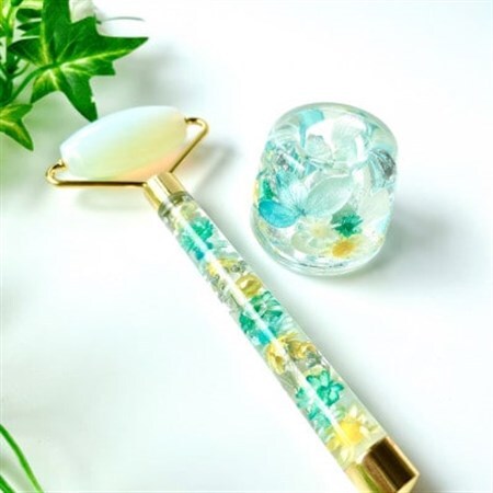 ハーバリウム美顔ローラー＆ペン立て1セット　箱入りラッピング(カラーおまかせ)【1335445】