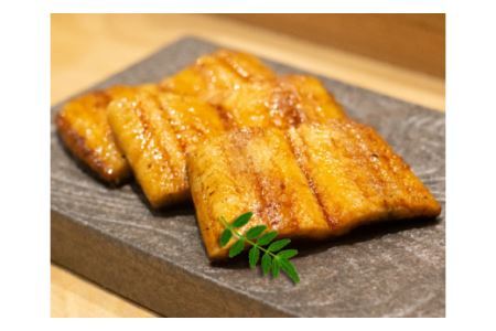 三河産うなぎ特大サイズ蒲焼×3尾(530g～550g)国産 三河産 うなぎ蒲焼×3尾（530g～550g）鰻 ウナギ 国産うなぎ 本格 鰻 蒲焼き 愛知県 西尾市 愛知養魚 海鮮 惣菜 丑の日 土用の丑の日 ・A087-25